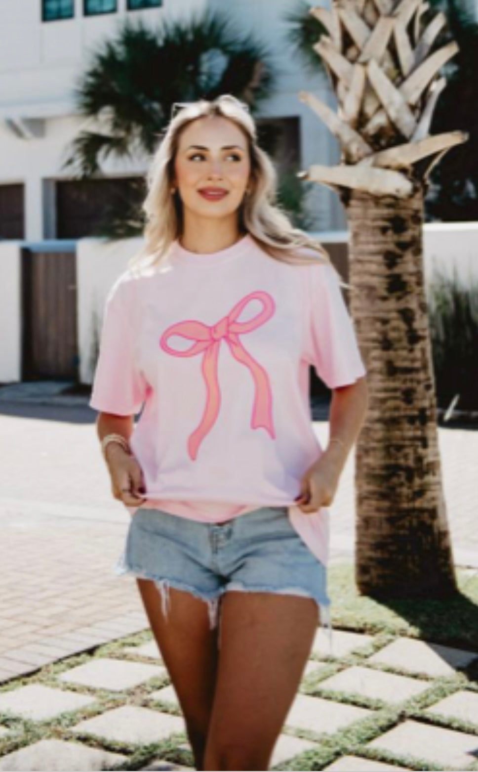 Katydid

PINK COQUETTE BOW GRAPHIC TEE