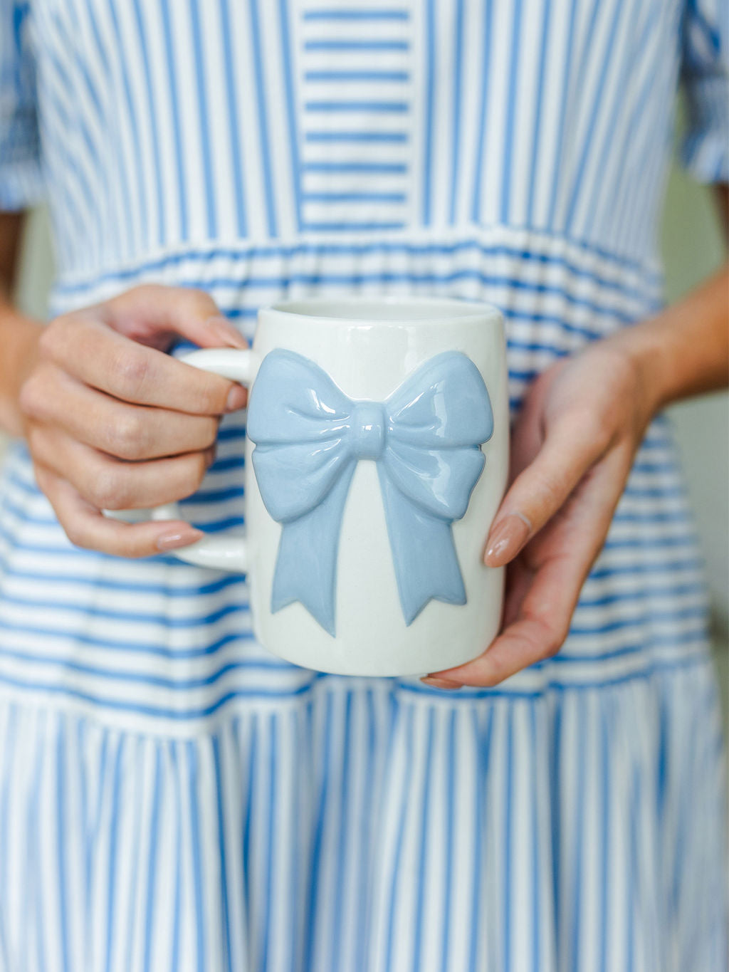 Ceramic sculptured bow mug - blue